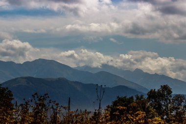 Bulutlardaki Kafkas Dağları