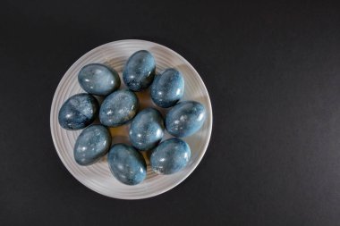 Çok renkli tavuk yumurtaları. Paskalya tatili. Bahar. Dekor