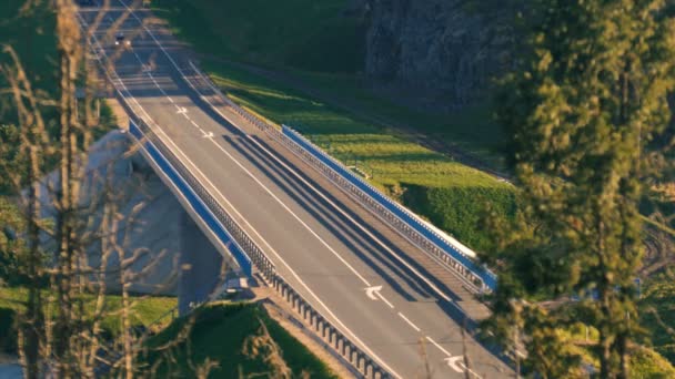 Most drogi samochód jeździ — Wideo stockowe