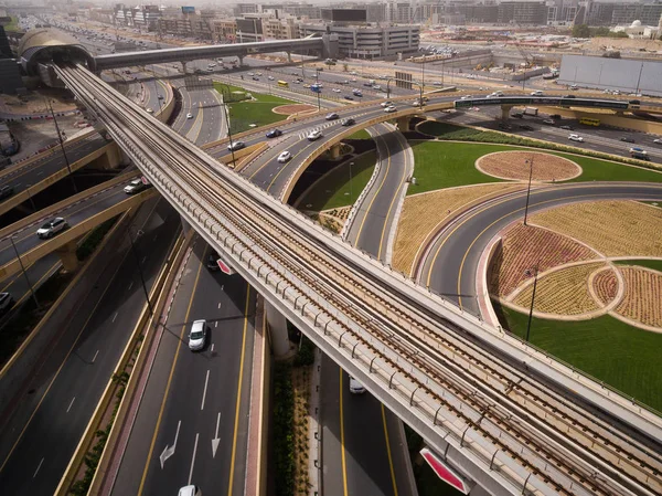 Otoyol kavşağı'nda Dubai, BAE, havadan görünümü