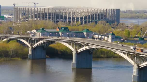 Most drogowy na rzece Oka w Niżnym Nowogrodzie — Wideo stockowe