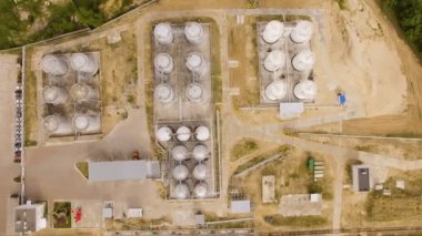 petrol sanayi bölgesi hava görünümünü kum üzerinde. Üstten Görünüm