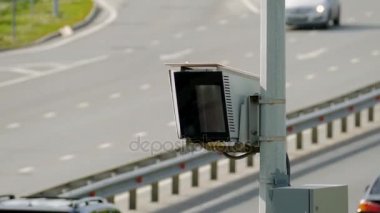 Radar hız kontrol kamera yolda. Yakın çekim