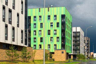 Konut çeyrek ile modern altı katlı bina