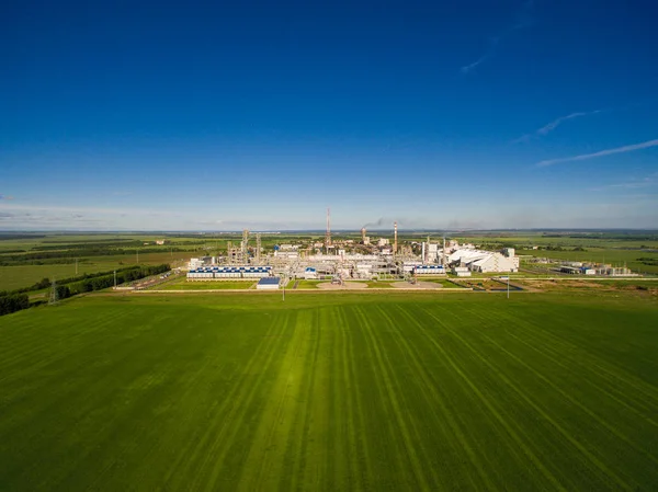 Fertilizante vegetal en un prado verde. Vista aérea — Foto de Stock