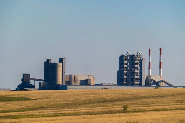 Anlage zur Gewinnung und Verarbeitung von Kies und Sand für den Einsatz in der Straßen- und Bauindustrie — Stockfoto