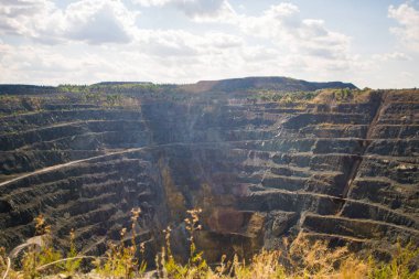 Açık döküm madencilik taş ocağı. Timelapse