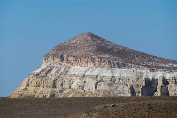 Cliff na borda do planalto de Ustiurt, Cazaquistão — Fotografia de Stock