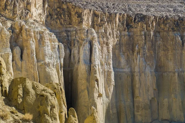 Cliff na borda do planalto de Ustiurt, Cazaquistão — Fotografia de Stock