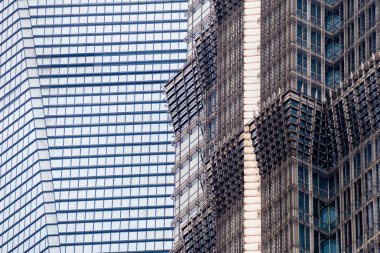 Shanghai, Çin - 15 Ocak 2018: Ayrıntılar cam ve çelik closeup yapılmış modern bir gökdelenin cephe. Şangay Dünya Finans Merkezi