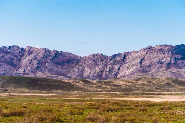 Kazakistan'ın dağ aralıkları ile güzel bir manzara Panoraması