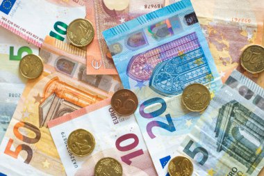 Para Euro sikkeler ve banknotlar. Ekonomik kriz. AB