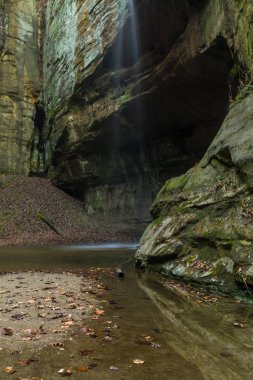 Art arda sıralı Kanyon duvarlardan geliyor. Tonti Kanyon, açlıktan Rock State Park, ABD.