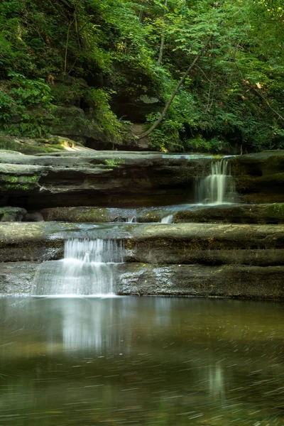 Vasca da bagno gigante, parco statale di Matthiessen . — Foto Stock