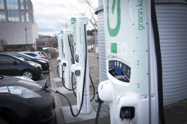 Elektrikli araba şarj noktası