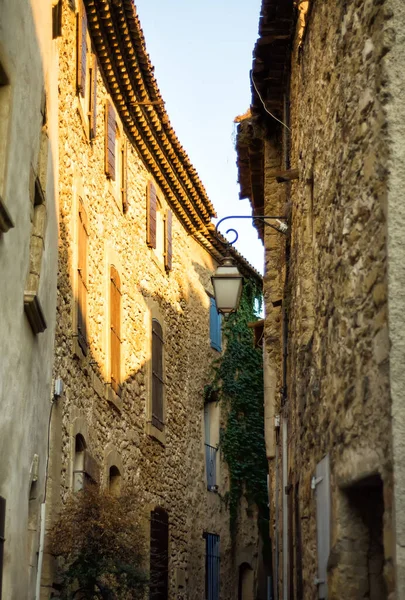 Vertical Picture Scenic Stone Narrow Street Medieval Lantern Lourmarin One — Stock Photo, Image