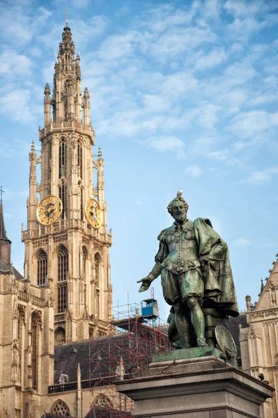 Verticaal Zicht Klokkentoren Van Onze Lieve Vrouwekathedraal Antwerpen Unesco Werelderfgoed — Stockfoto