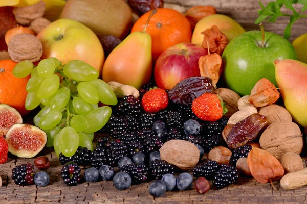 Obst und Beeren — Stockfoto