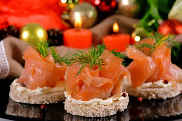 Vorspeise mit Lachs-Canapes Stockfoto