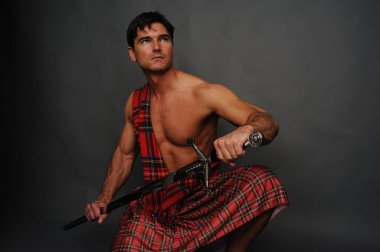 sıcak asker bir İskoçyalı kıyafet giyer