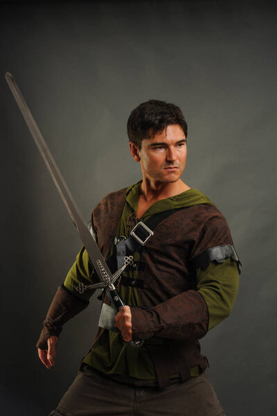 привлекательный парень - бунтарь
