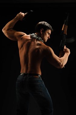 Sert biri savaşa hazır.