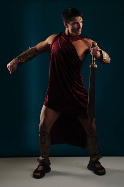 Yakışıklı gladyatör Savaşı bekliyor