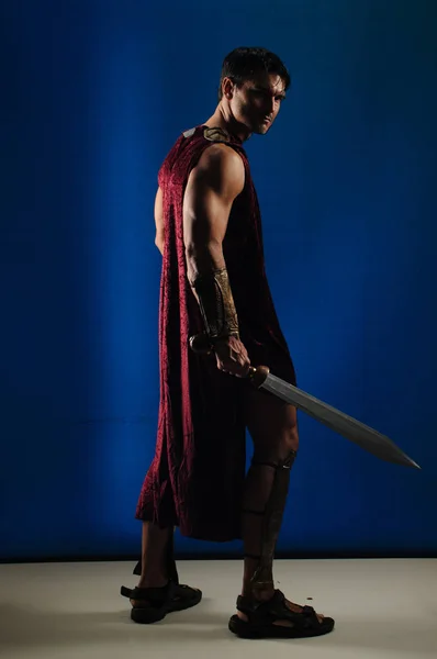 The handsome gladiator awaits battle — Stock Photo, Image