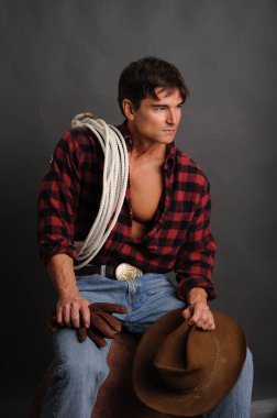 çekici adam aşk için bekliyor