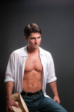 Stud kovboy bekliyor