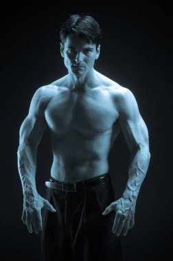 yakışıklı savaşçı onun aşk bekliyor