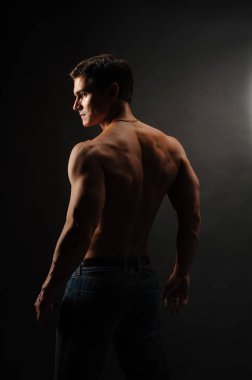 Seksi adam tutkunu olduğunu