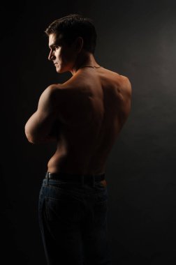 Seksi adam tutkunu olduğunu