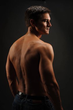 Seksi adam tutkunu olduğunu