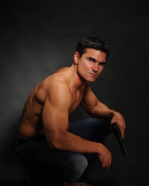 Seksi adam tutkunu olduğunu