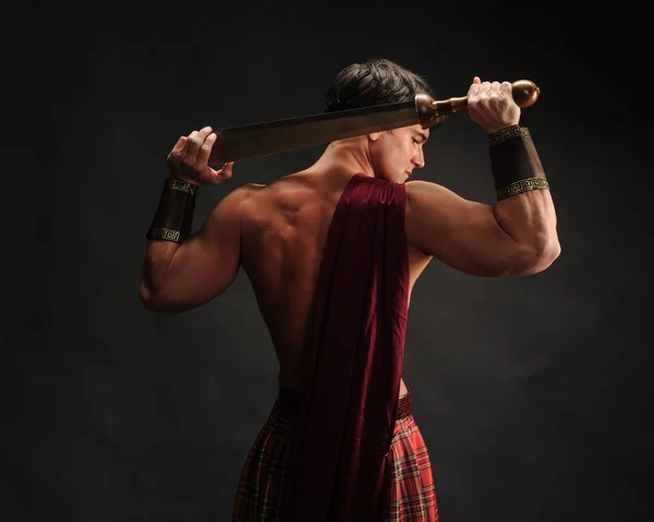 O amoroso highlander mostra seus músculos — Fotografia de Stock