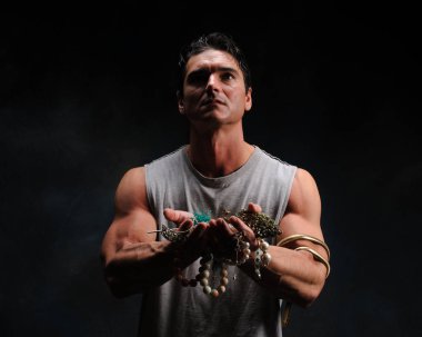 Hunk hiç bu kadar maço arıyor