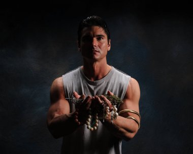 Hunk hiç bu kadar maço arıyor