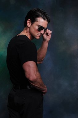 Hunk hiç bu kadar maço arıyor