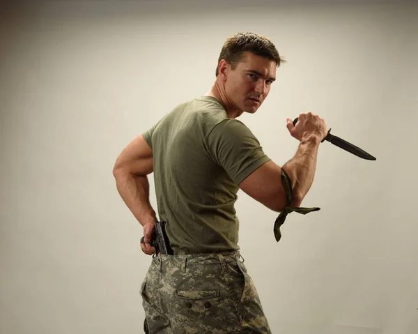 The tough warrior readies for battle — Stock Photo, Image