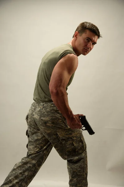 The handsome warrior prepares for battle — Stock Photo, Image