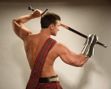 Yakışıklı highlander bekliyor