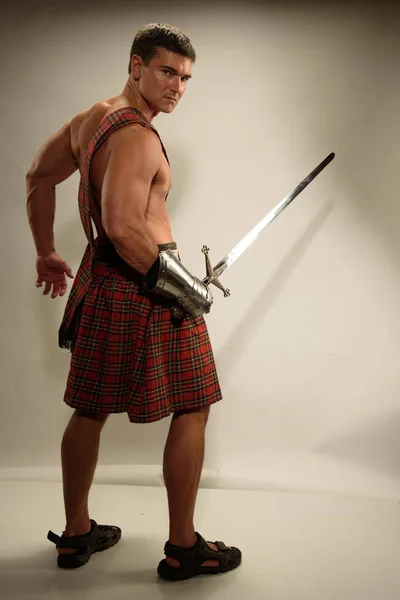 Der gutaussehende Highlander erwartet — Stockfoto