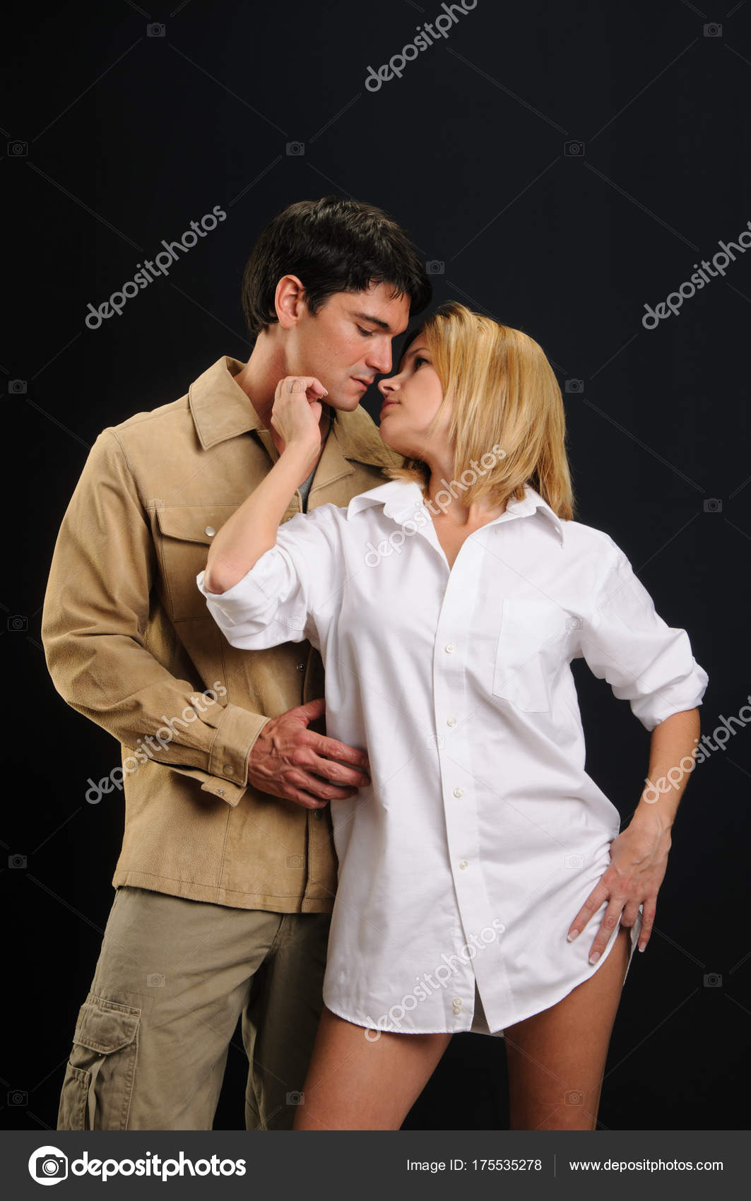 Ремнем парнишки сексуальные фотки в объятиях обучает