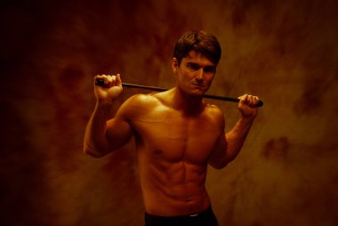 Seksi vampir bir büyü hazırlar