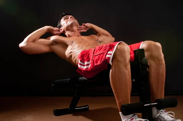 Hur Snygg Man Utövar Sina Muskler — Stockfoto