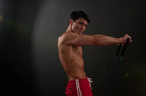 Den Sexig Man Flexar Sina Muskler — Stockfoto