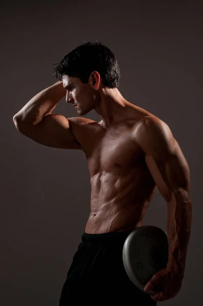 Homem Sexy Está Flexionando Seus Músculos — Fotografia de Stock