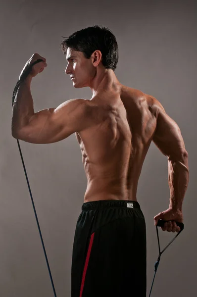 Sexy Man Buigen Zijn Spieren — Stockfoto