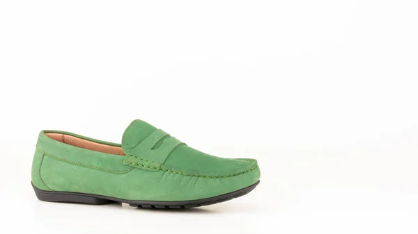 Mocassino Uomo Verde Isolato Sfondo Bianco — Foto Stock